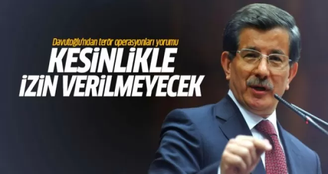 Davutoğlu, bayram namazını İstanbul'da kıldı