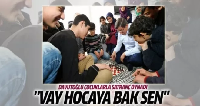 Davutoğlu çocuklarla satranç oynadı