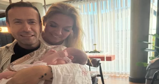 Demet Akalın ve Özgür Aras’tan Mihre bebek ziyareti