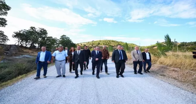 Demirci’de 12 mahalleye ulaşım sağlayan yola yakın mercek