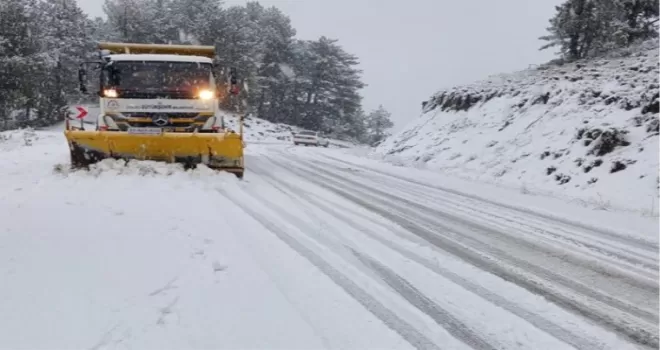 Denizli Büyükşehir’den kar mesaisi