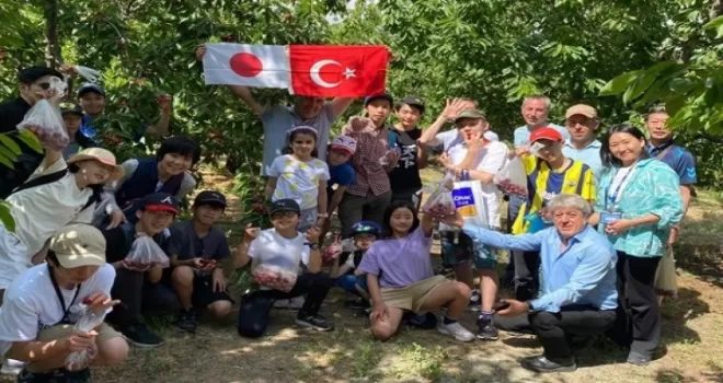 Denizli Büyükşehir’in kültür köprüsü kirazla kuruldu