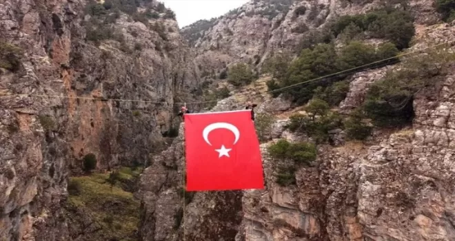 Denizli’de Cumhuriyet’e gökyüzünde anlamlı kutlama