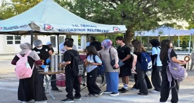 Denizli’de okul yolunda öğrencilere sıcak sürpriz