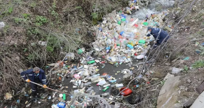 Dere yataklarını çöplüğe döndürmüşler