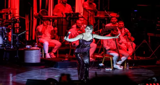 Derya Bedavacı Bursalıları coşturdu