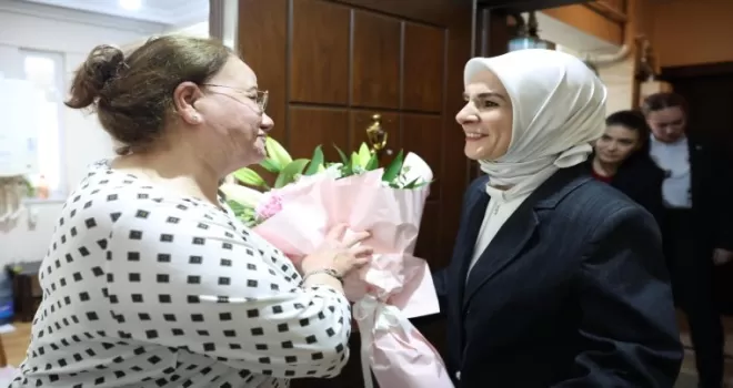 Devlet korumasındaki çocukların gönüllü annesine Bakan Göktaş’tan ziyaret