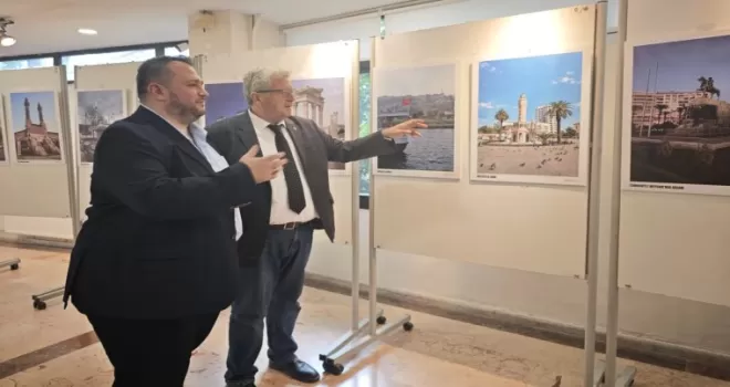 “Dikey Kadraj” DEÜ’de sanatseverlerle buluştuİZ