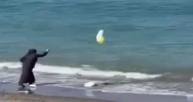 Düzce Akçakoca’da piknik sonrası çöplerini denize attılar