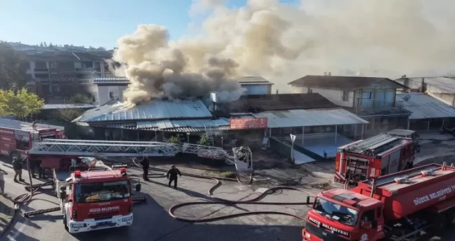 Düzce Bahçeşehir’de çatı yangınına anında müdahale