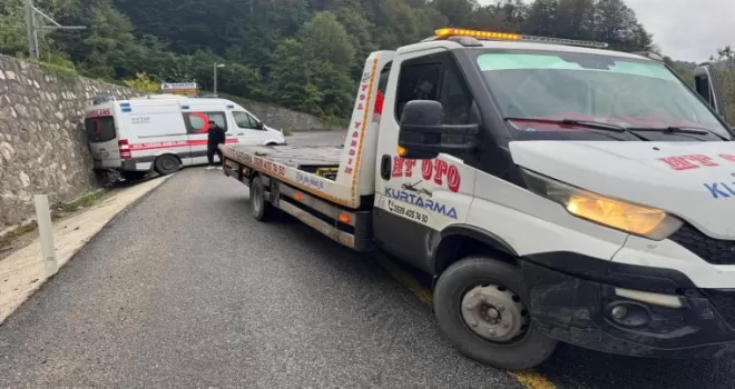 Düzce’de ambulans şarampole kaydı