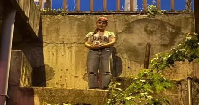 Düzce’de duyarlılık... Canını hiçe sayıp, mahsur kalan yavru kediyi kurtardı!