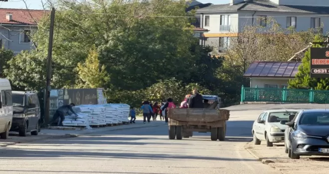 Düzce’de kaldırımlar otoparka dönüştü!
