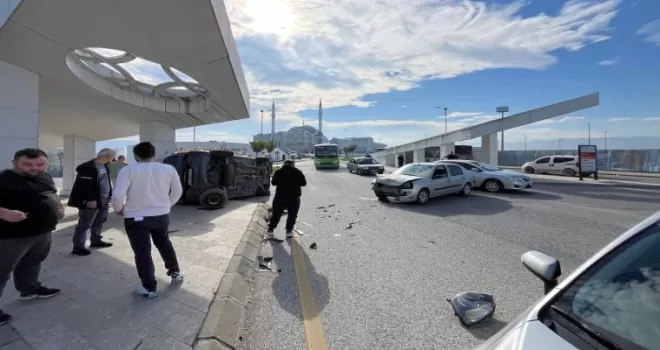 Düzce’de korkutan kaza... Araç yan yattı!