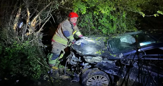 Düzce’de otomobil dereye yuvarlandı: 1 yaralı