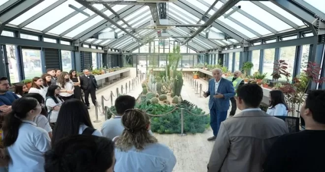 Ediz Hun’dan gençlere kaktüs eğitimi