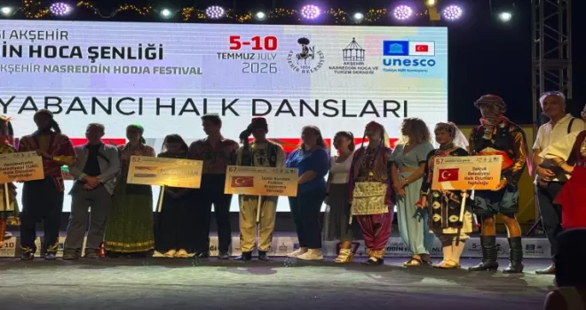 Efes Selçuk Halk Oyunları ekibinden muhteşem performans