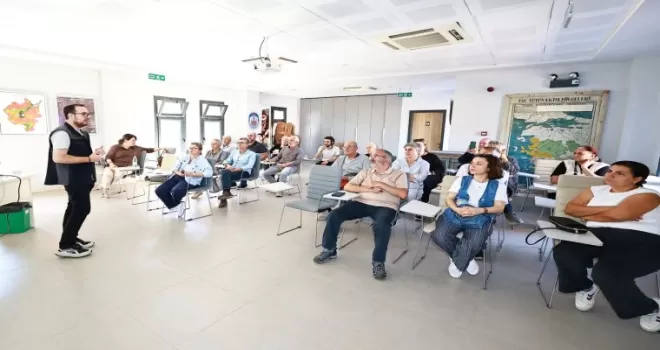 Efes Selçuk’ta zeytin üreticilerine budama eğitimi