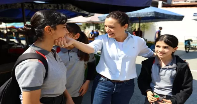 Efes Selçuk’tan öğrenciye destek, yerel esnafa nefes