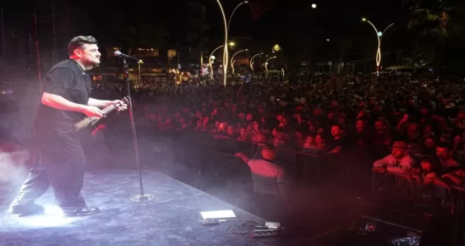 Ekin Uzunlar, Kocaeli’yi Karadeniz ezgileriyle coşturdu