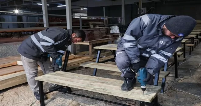 Emekle üretilen kent mobilyaları şehre değer katıyor