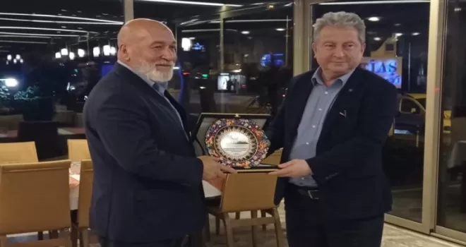 Enerji Bir-Sen Genel Başkanı Tombul’a plaket