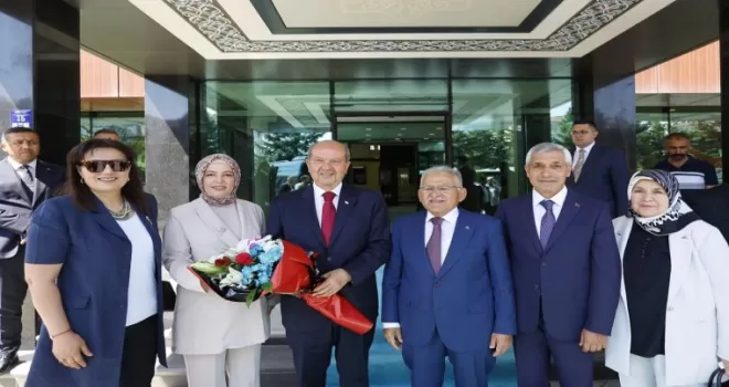 Ersin Tatar’dan Başkan Büyükkılıç’a hizmet övgüsü