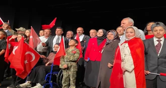Erzurum’da çocuklar 15 Temmuz’u sahneye taşıdı