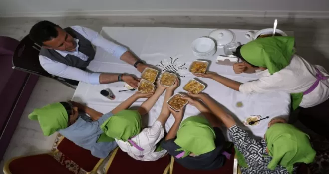 Erzurum’da koruma altındaki çocuklardan aşure geleneğine anlamlı katkı