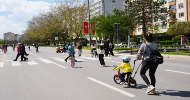  Eskişehir’de sokaklar müziğe açıldı