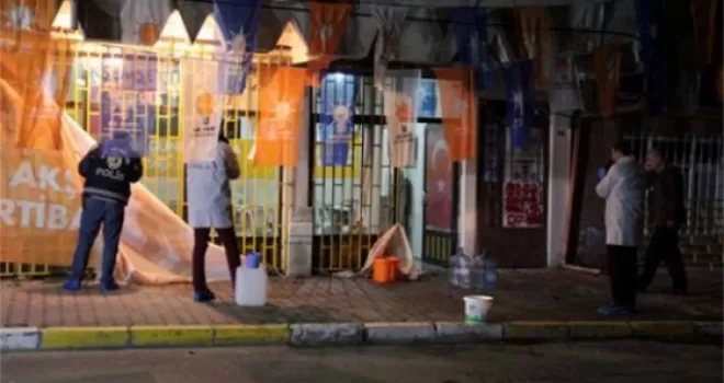 Eyüp'te AK Parti seçim bürosuna molotoflu saldırı!