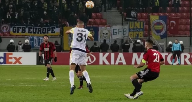 Fenerbahçe grup maçlarını yenilgiyle kapattı