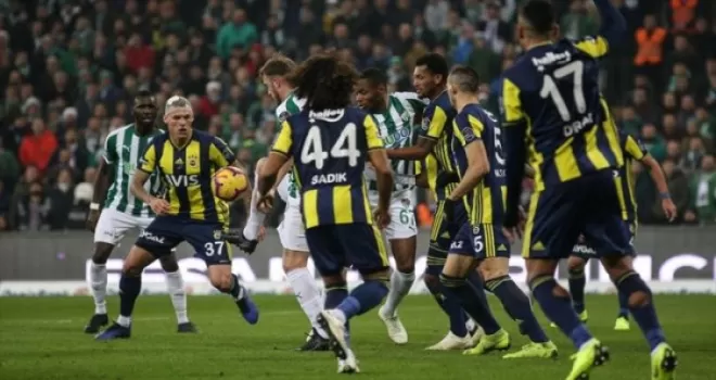 Fenerbahçe ikinci yarıya 1 puanla başladı