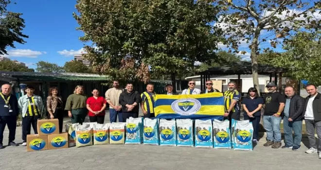 Fenerbahçeli veteriner hekimlerden mama desteği