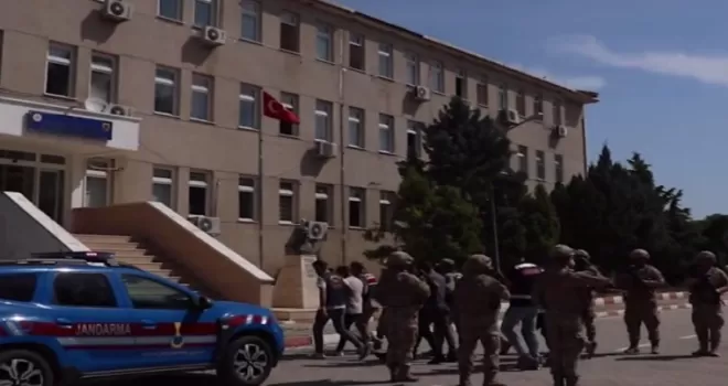 FETÖ’ye 33 ilde 43 tutuklama!