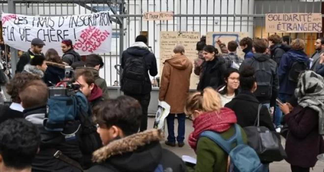 Fransa'da öğrencilerin eylemleri sürüyor