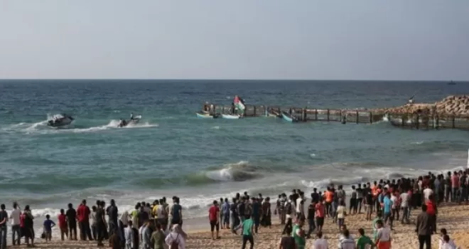 Gazzeliler, İsrail ablukasının kaldırılması talebiyle sahile akın etti