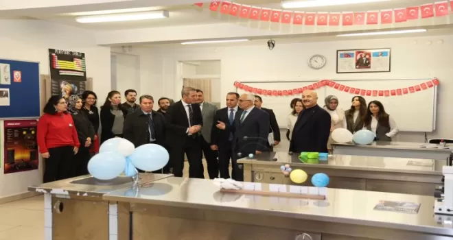 Gebze’de Başkan Büyükgöz ve Kaymakam Özyiğit’ten okullara ziyaret