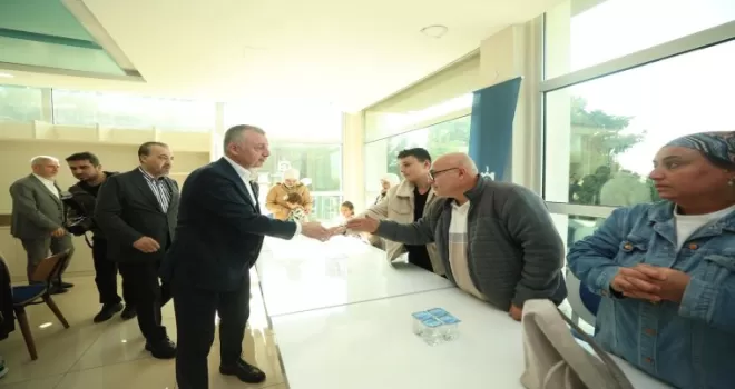 Gebze’de evlerine giremeyen ailelere moral ziyareti