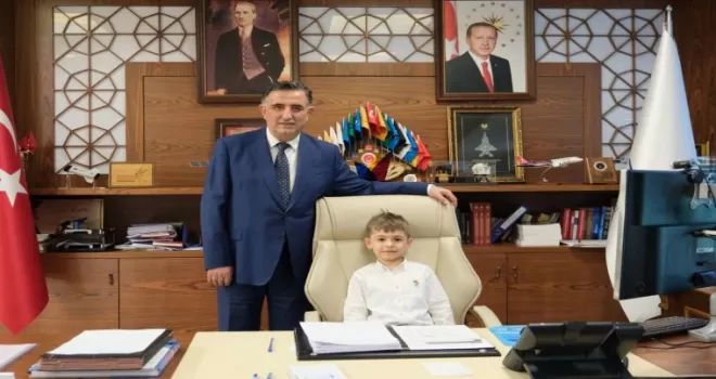 Gebze’de rektörlük koltuğu miniklerde