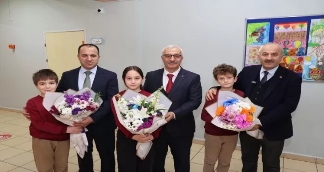 Gebze’de yarıyıl karneleri Sultan Ayhan İlkokulu’nda dağıtıldı