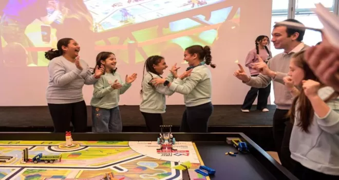 Geleceğin mühendis kızları, yaratıcılığı İzmir’de teknolojiyle buluşturdu