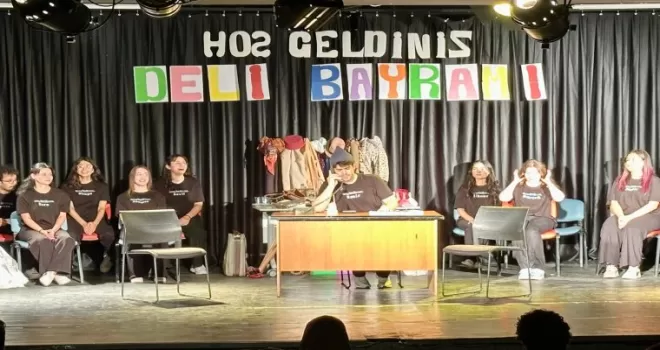 Genç İzmir’den tiyatroseverlere ’Deli Bayramı’ oyunu