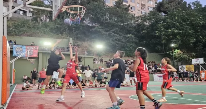 Gölcük’te rekor katılımlı sokak basketbolu turnuvası sona erdi