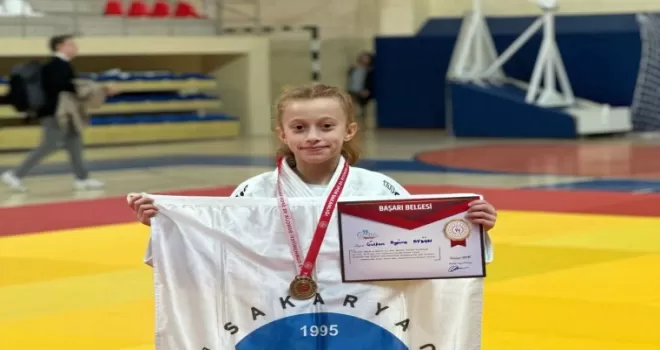 Gülfem Aysima Bilecik’ten şampiyonlukla döndü