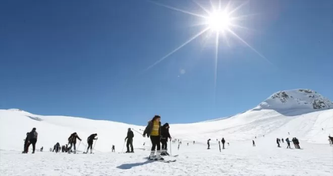 Hakkari'de binlerce öğrenci sporla tanıştı