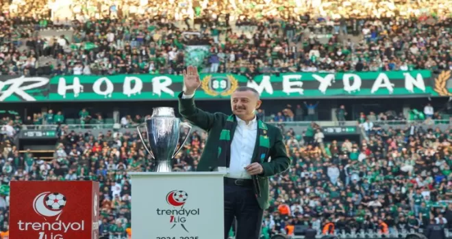 Hem taraftarı, hem Kocaelispor’u kutladı
