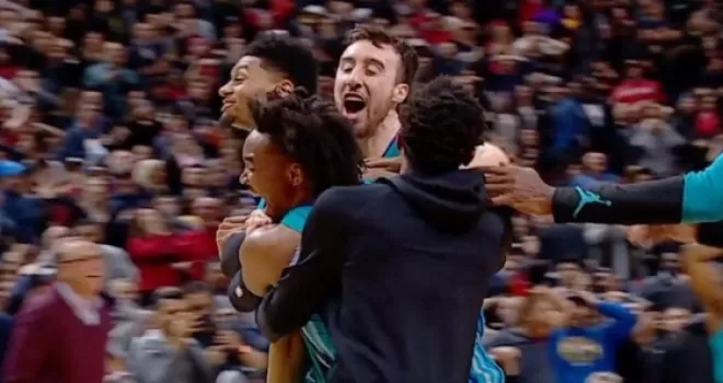 Hornets orta sahadan attığı basketle kazandı