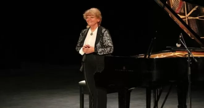 İdil Biret'ten hasta çocuklar yararına konser
