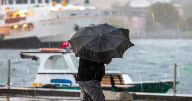 İstanbul’a sağanak ve kuvvetli poyraz uyarısı... Sıcaklıklar 4 derece düşecek